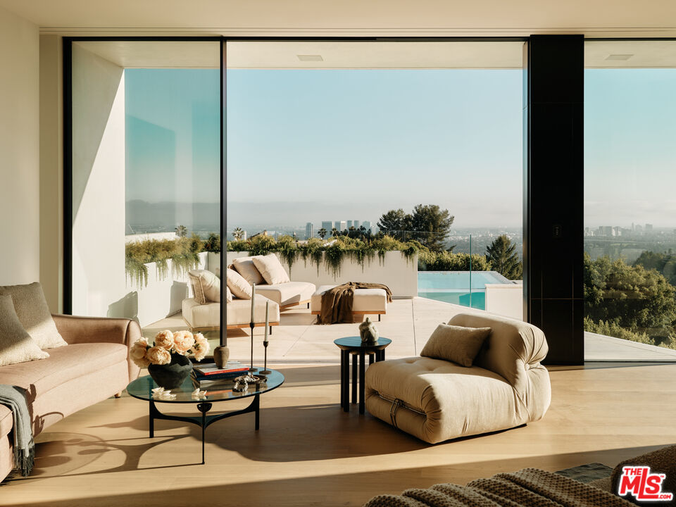 Exquisite Design in the Bird Streets