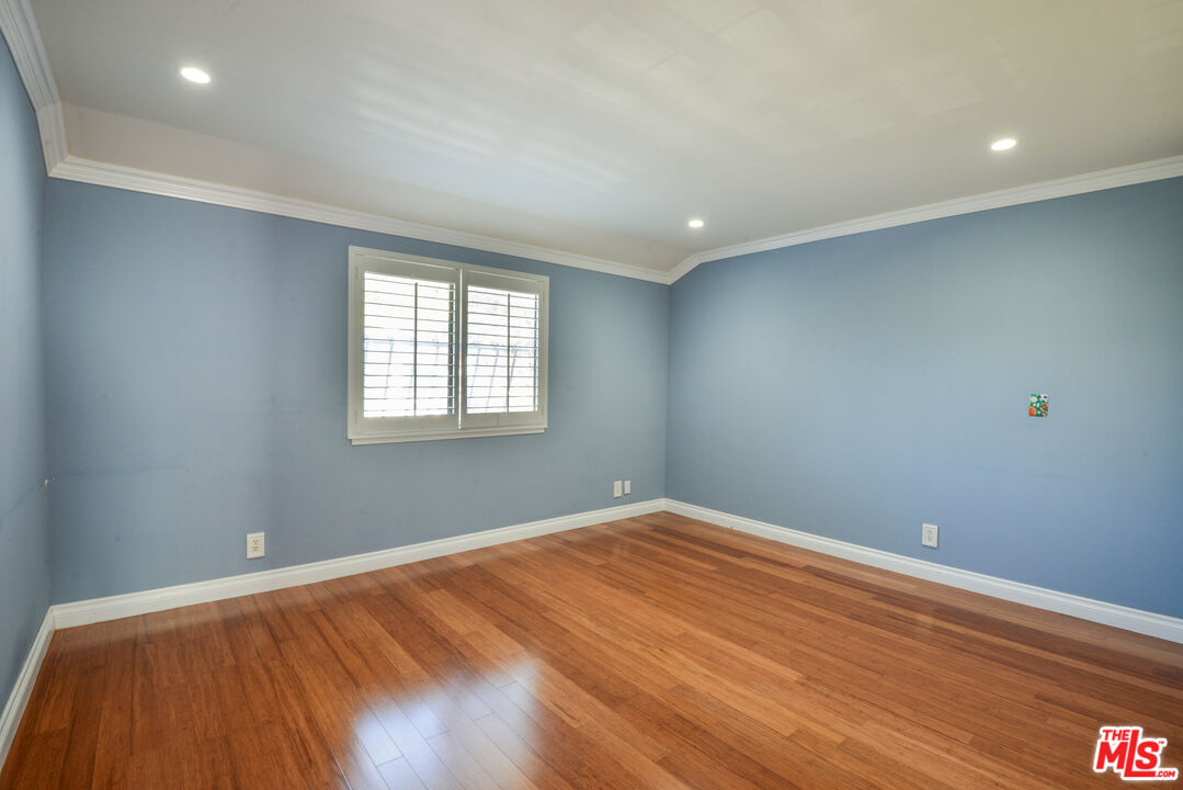 light, volume, and a strong sense of presence