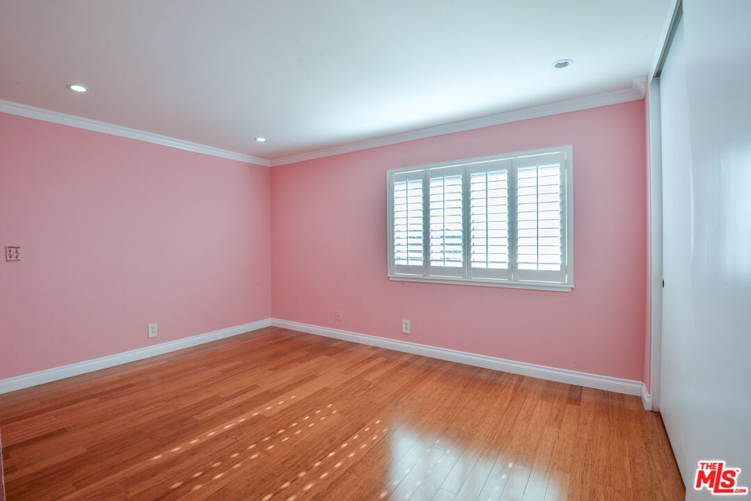 light, volume, and a strong sense of presence