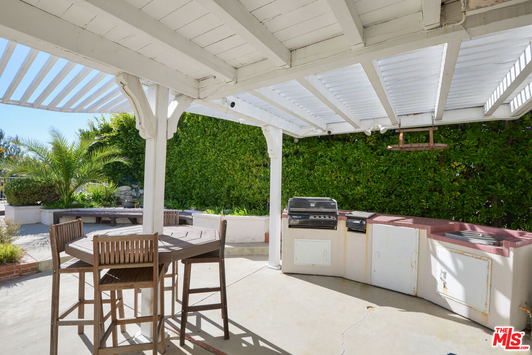 light, volume, and a strong sense of presence