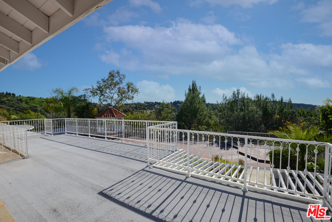 light, volume, and a strong sense of presence