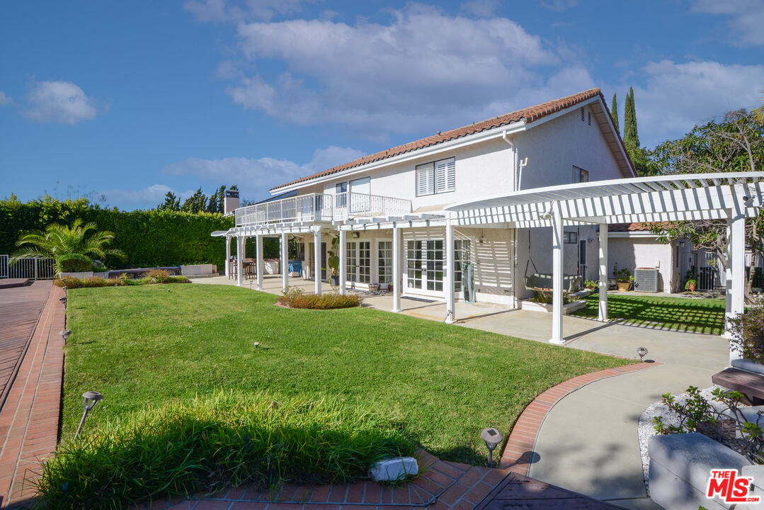 light, volume, and a strong sense of presence