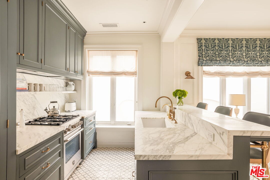 1424 N Crescent Heights Blvd Unit: 48