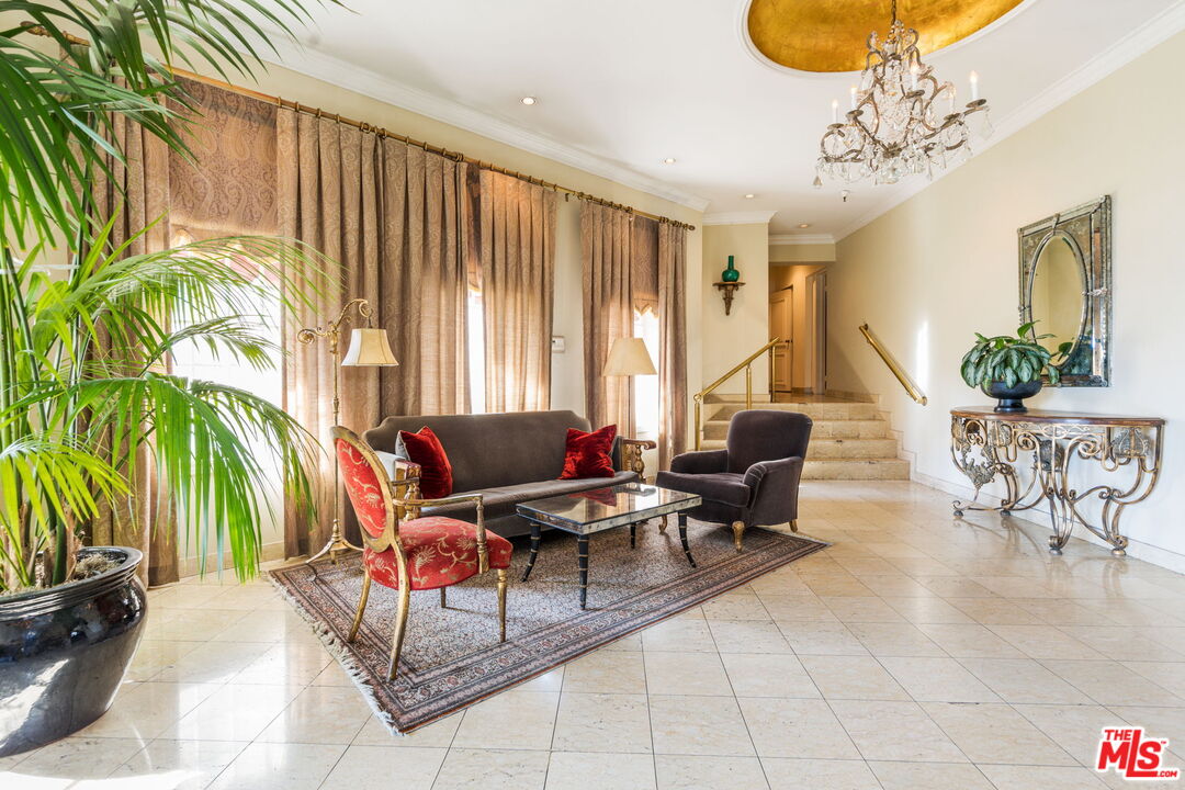 1424 N Crescent Heights Blvd Unit: 48