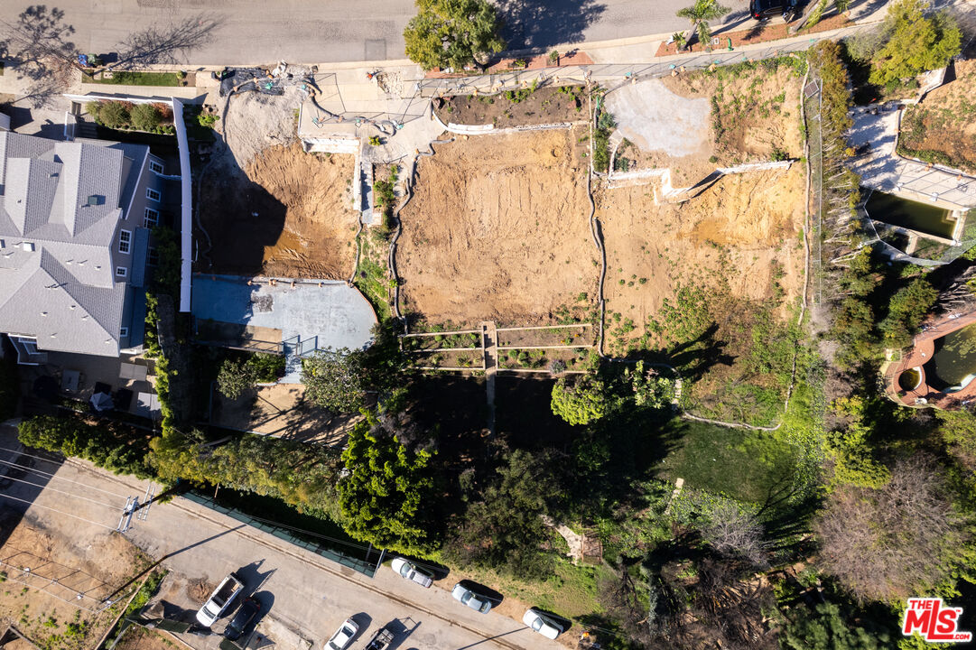 oversized street-to-alley lot