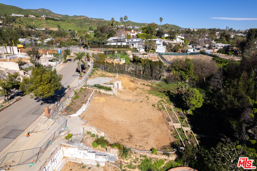 oversized street-to-alley lot
