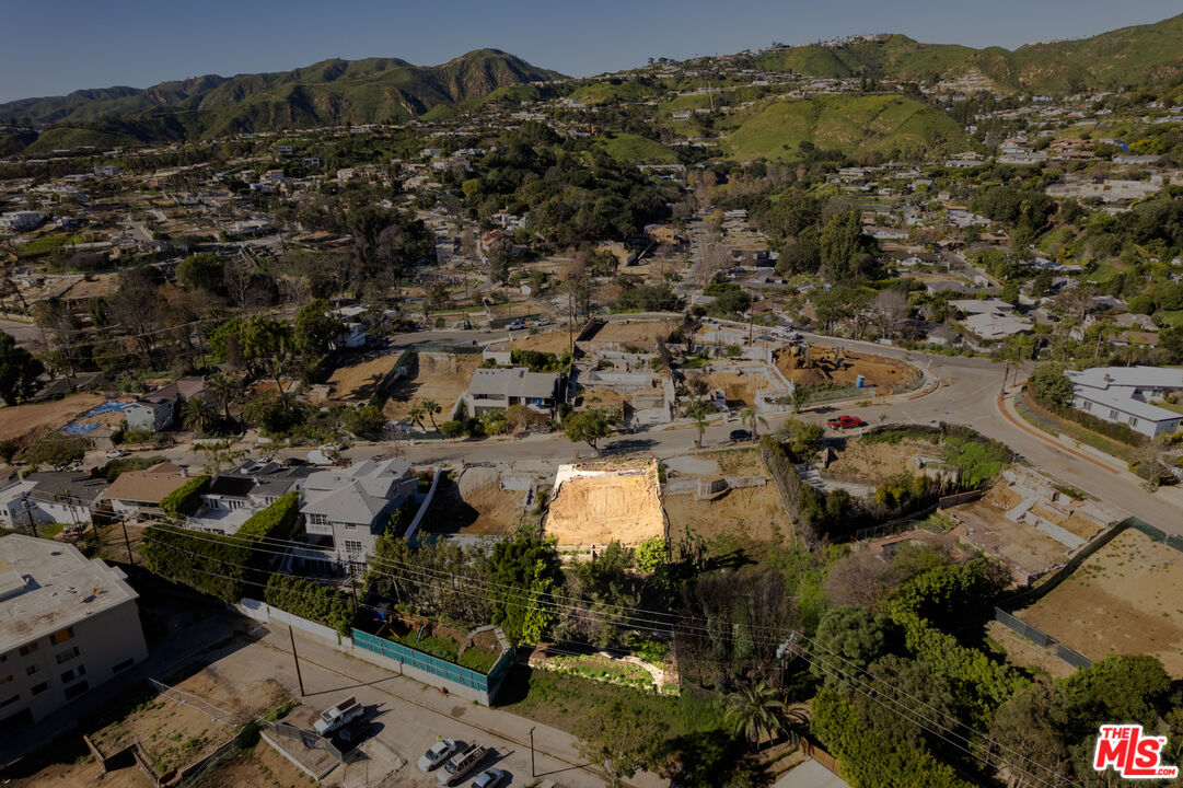 oversized street-to-alley lot