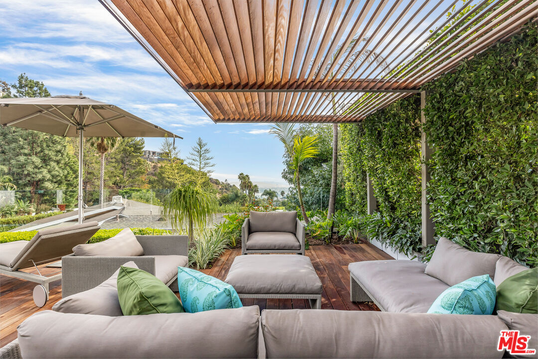 A Private Oasis in The Bird Streets