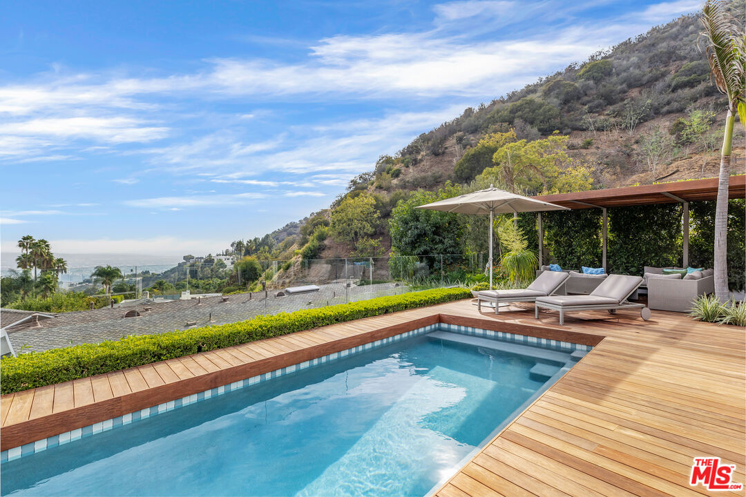 A Private Oasis in The Bird Streets