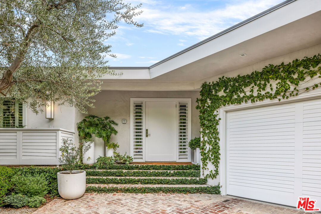 A Private Oasis in The Bird Streets