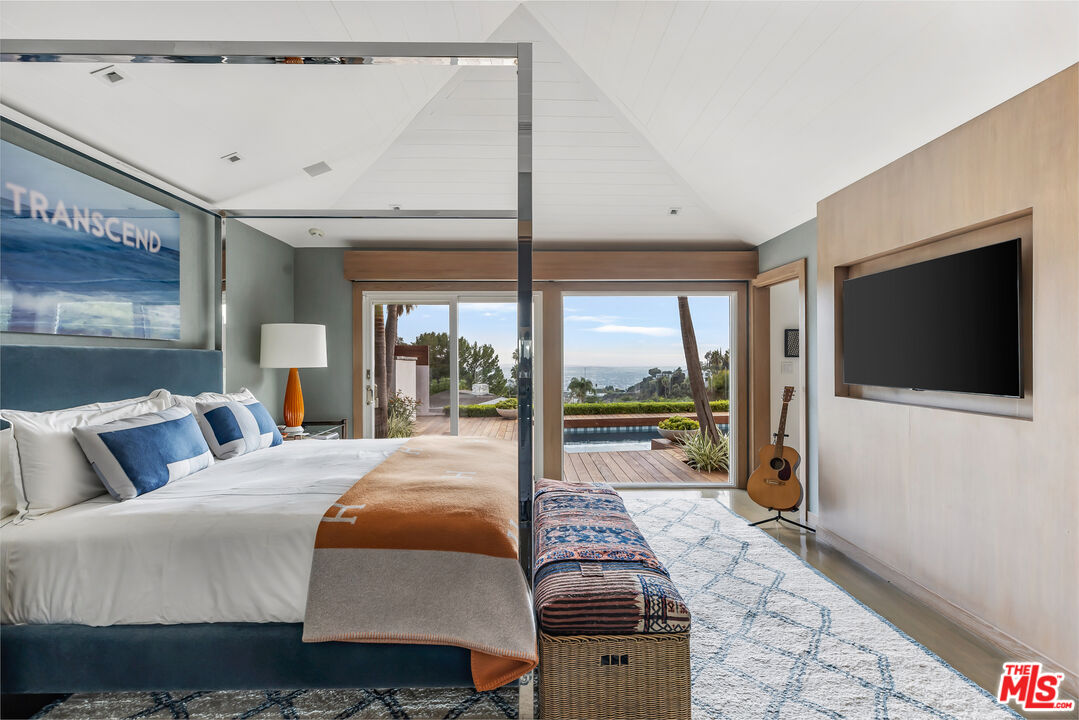 A Private Oasis in The Bird Streets