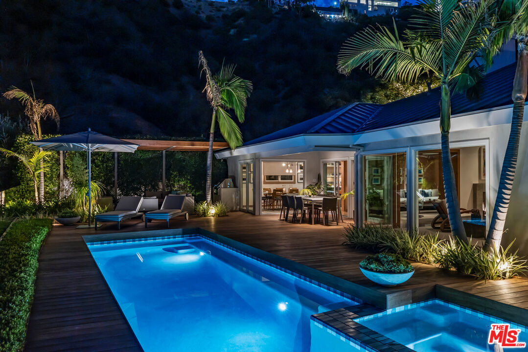 A Private Oasis in The Bird Streets