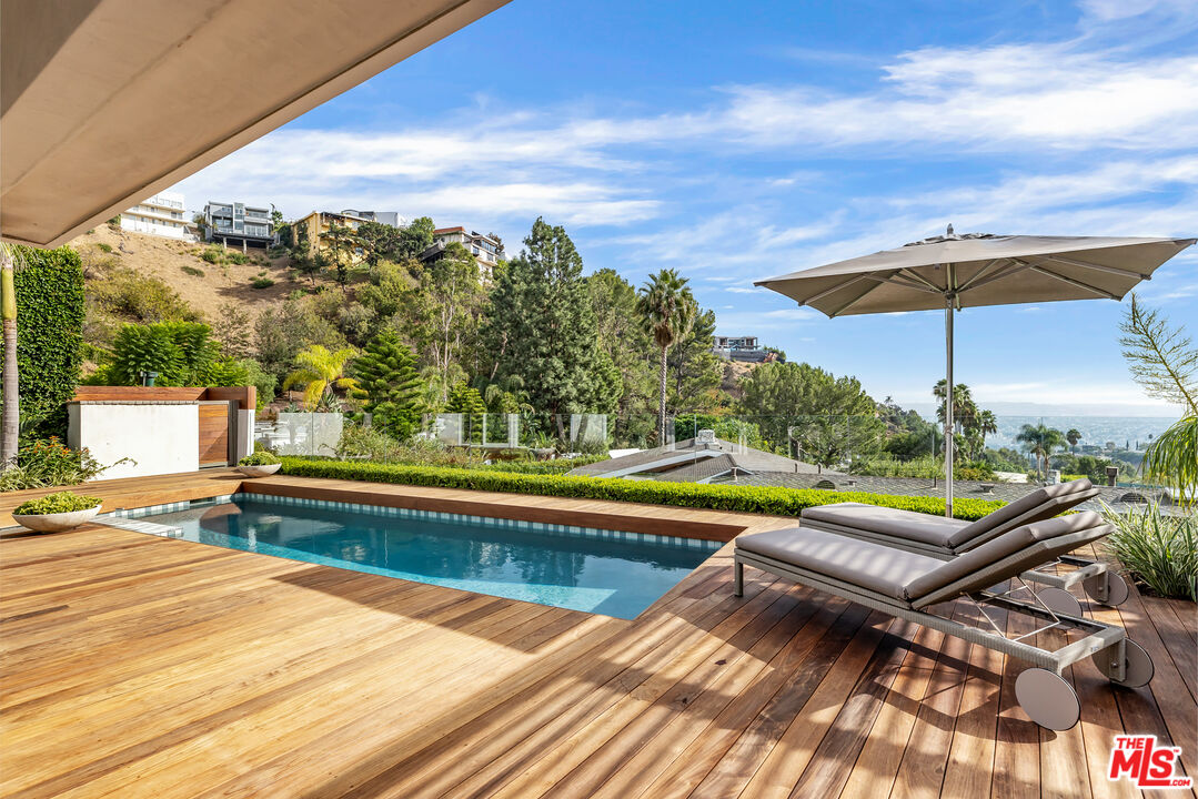 A Private Oasis in The Bird Streets