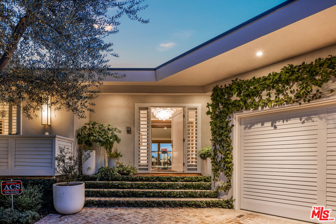 A Private Oasis in The Bird Streets