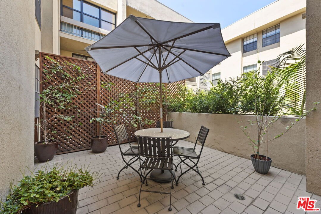 750 N Kings Rd Unit: 118