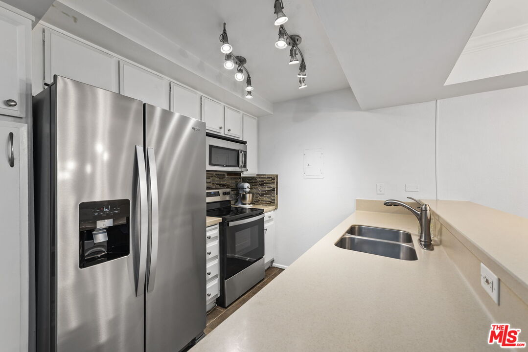 750 N Kings Rd Unit: 118