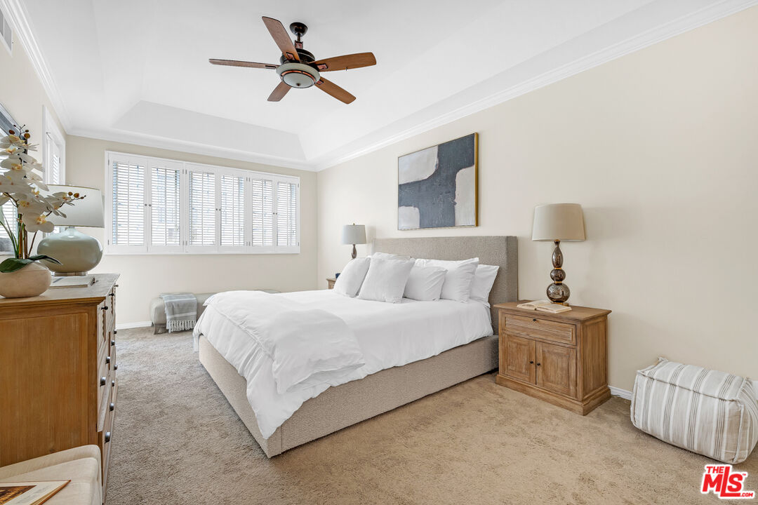 1370 Kelton Ave Unit: 203