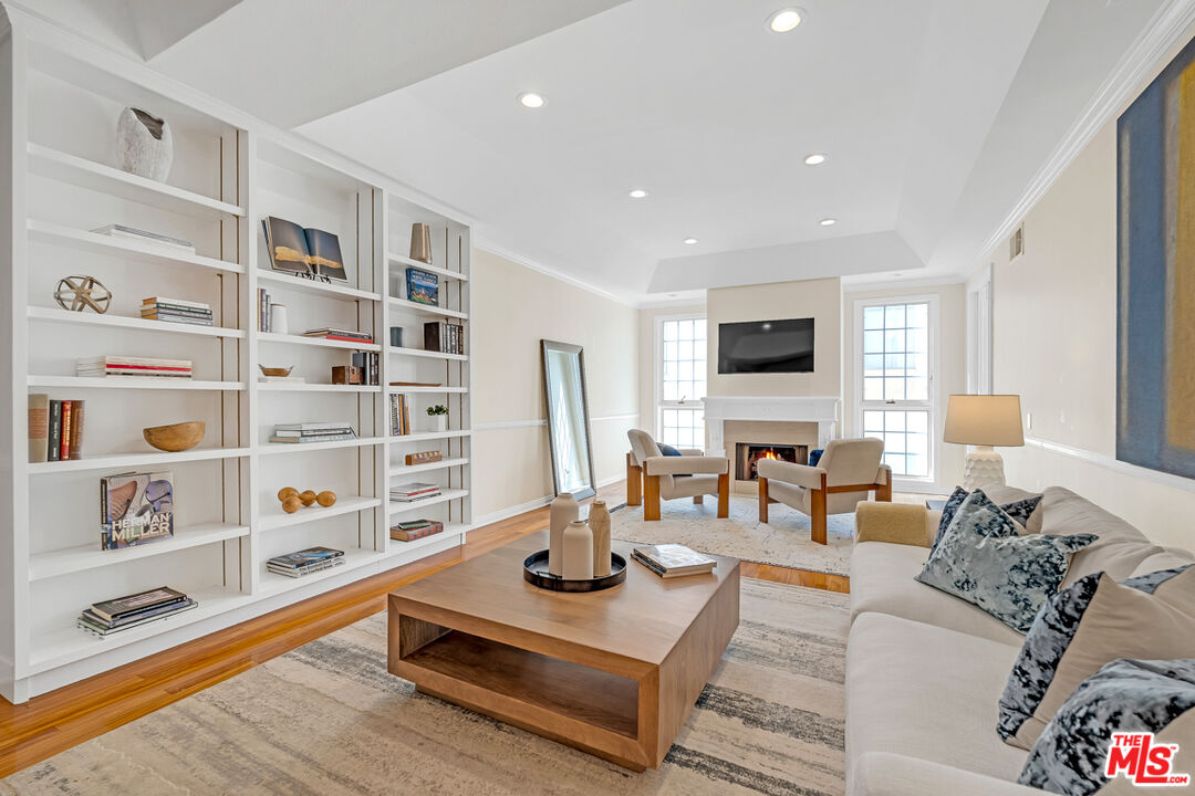 1370 Kelton Ave Unit: 203