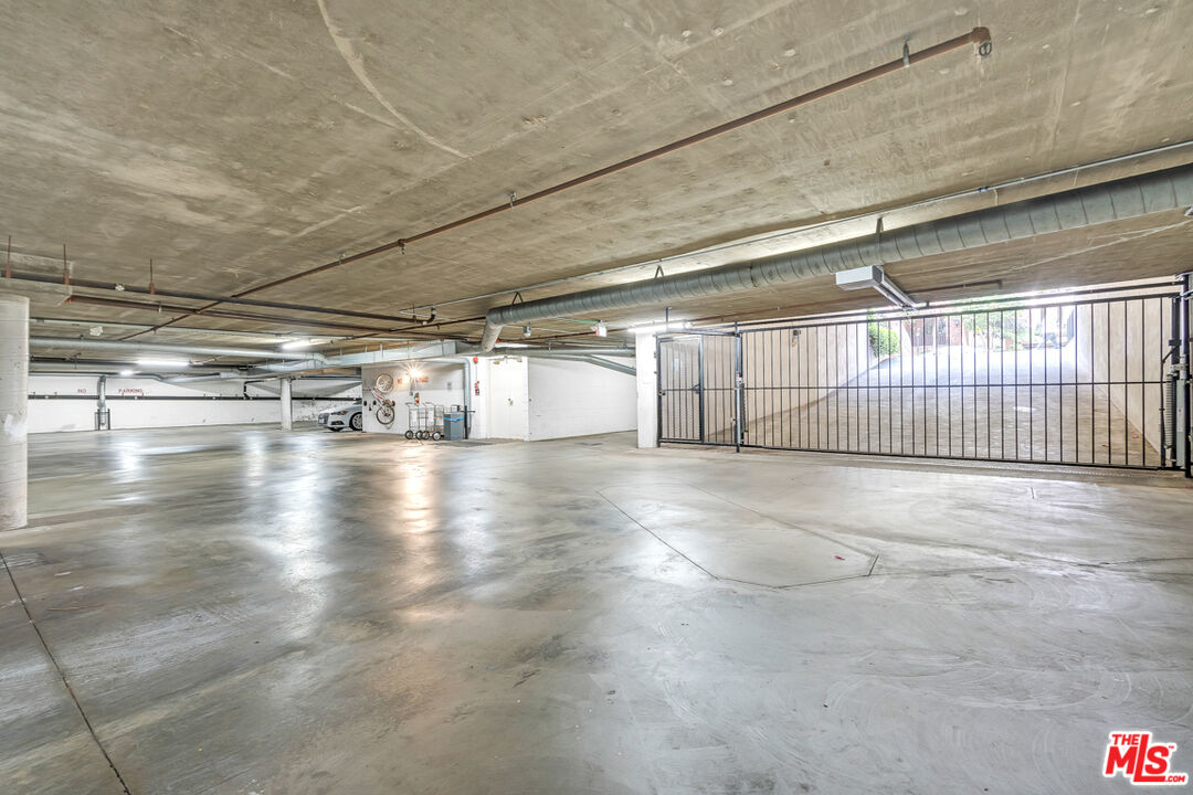 1370 Kelton Ave Unit: 203