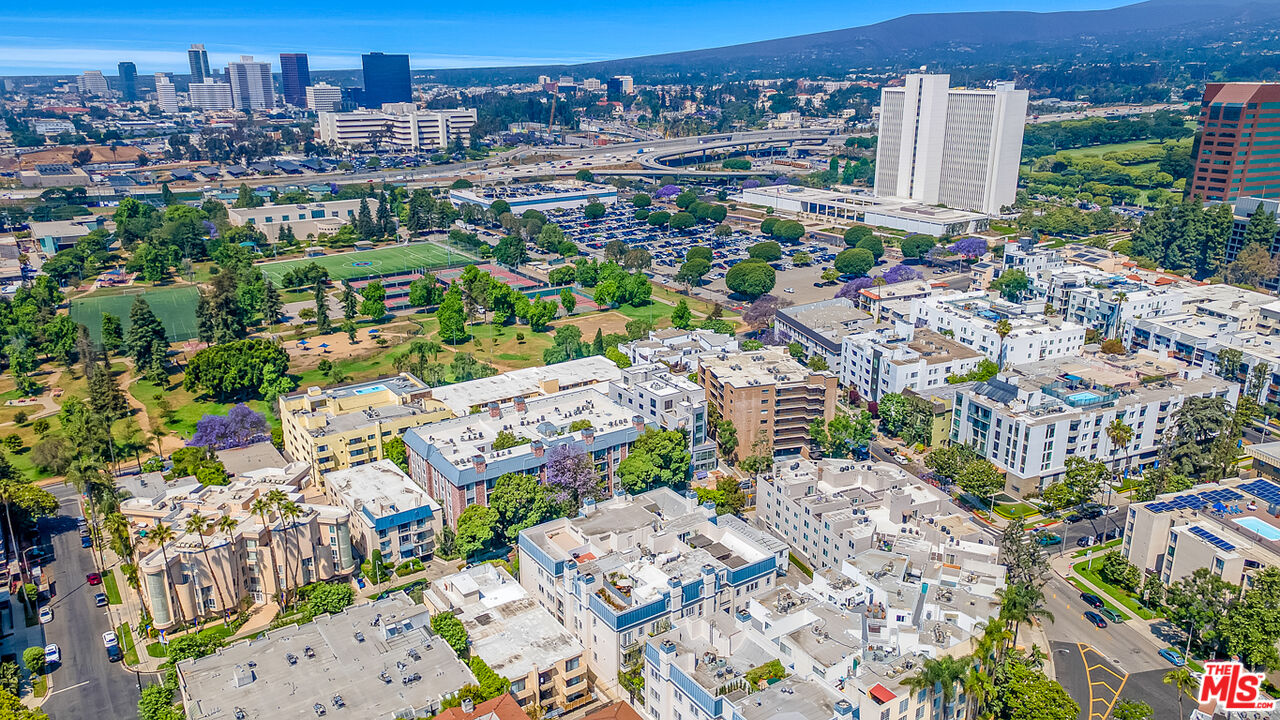 1370 Kelton Ave Unit: 203