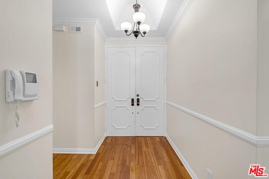 1370 Kelton Ave Unit: 203