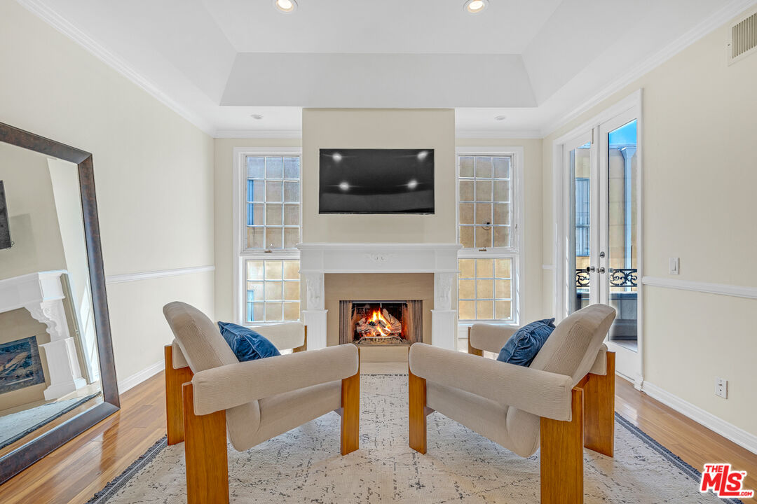 1370 Kelton Ave Unit: 203