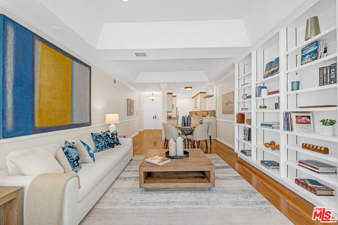 1370 Kelton Ave Unit: 203