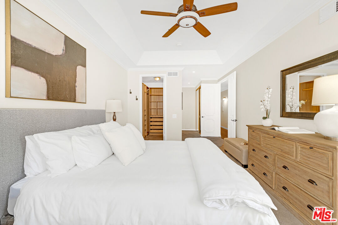 1370 Kelton Ave Unit: 203