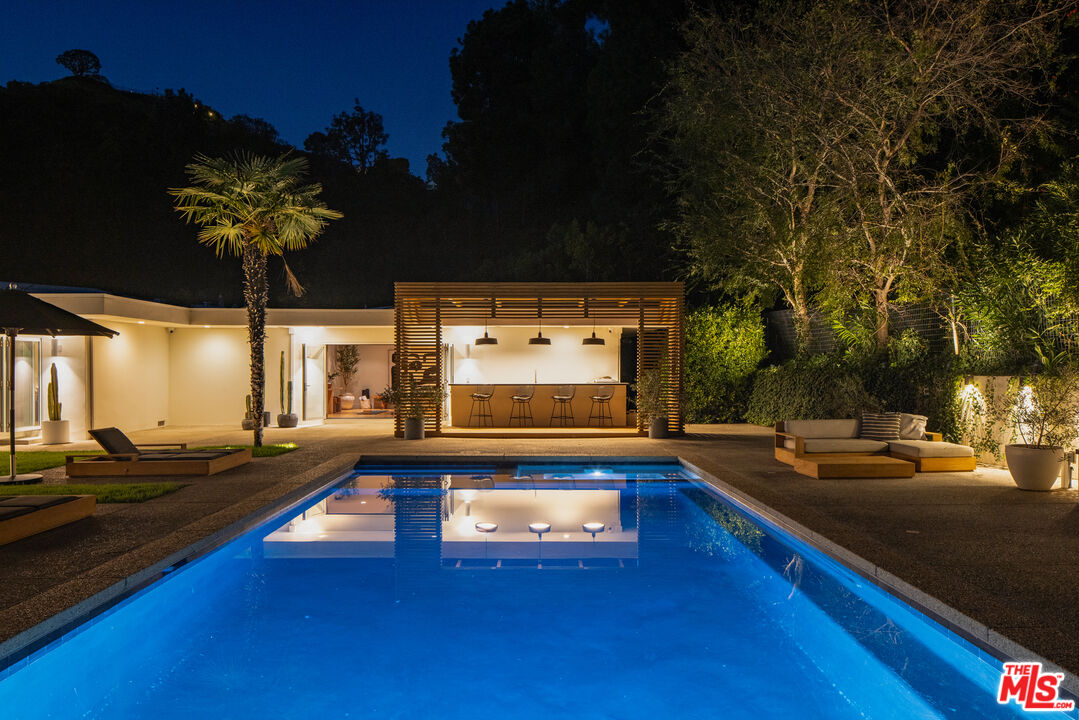 Inviting Mid-Century Modern