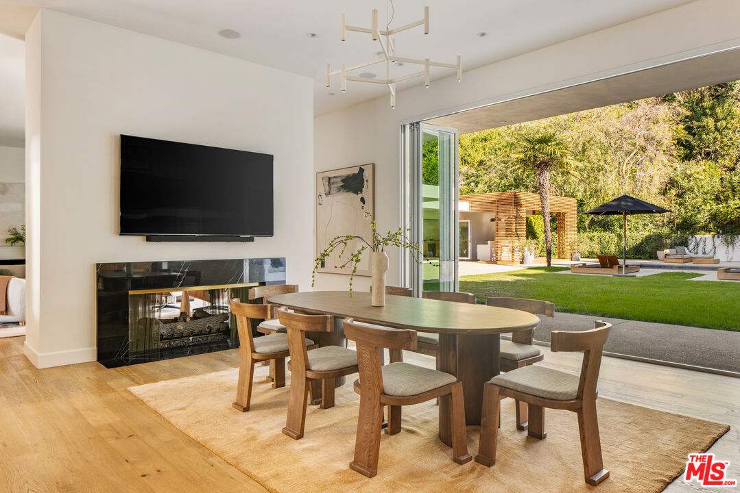 Inviting Mid-Century Modern