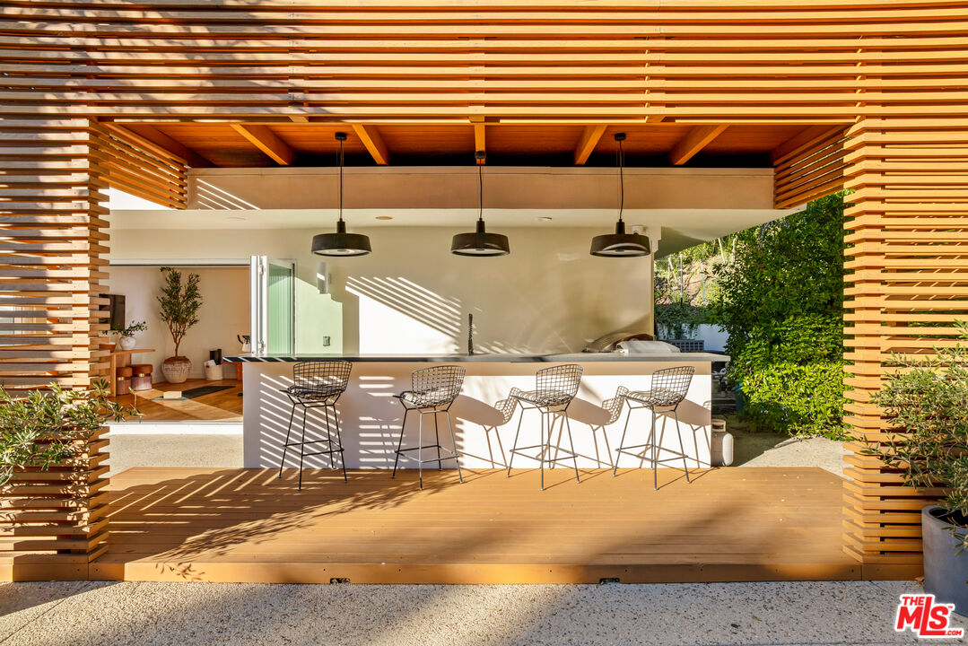 Inviting Mid-Century Modern