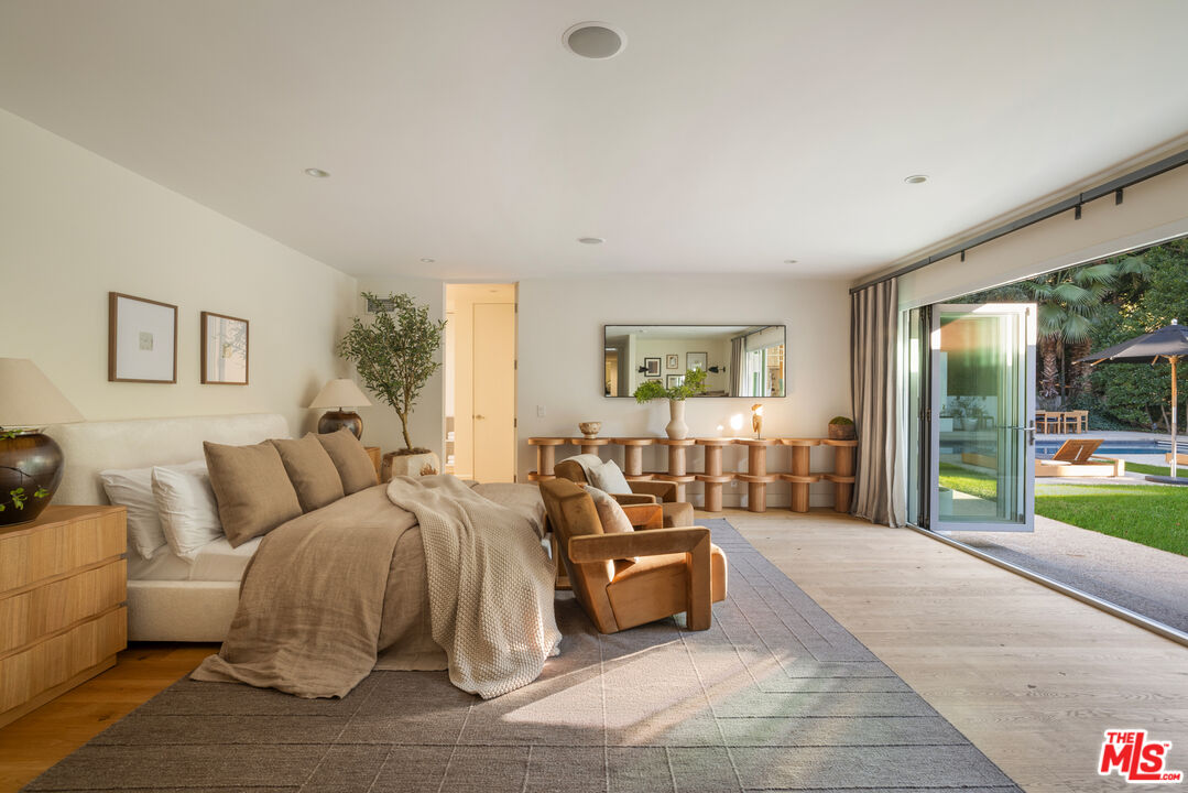 Inviting Mid-Century Modern