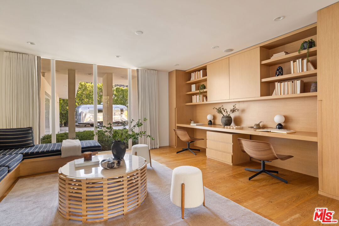 Inviting Mid-Century Modern