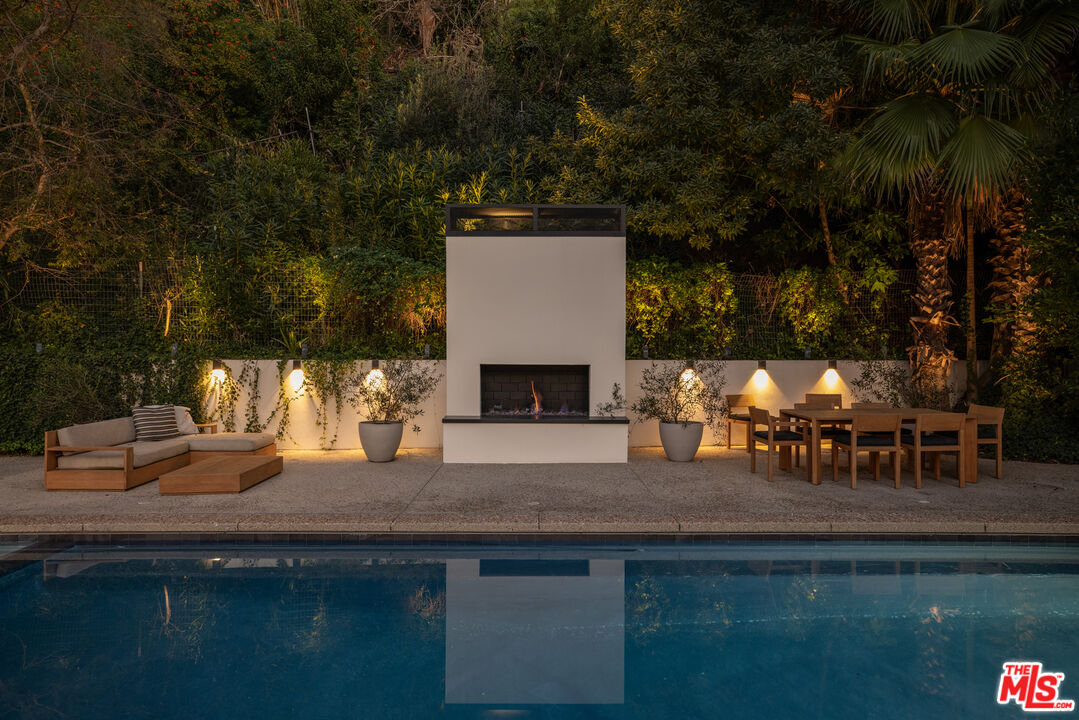 Inviting Mid-Century Modern