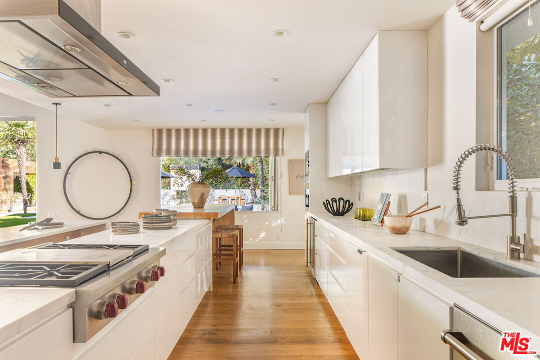 Inviting Mid-Century Modern