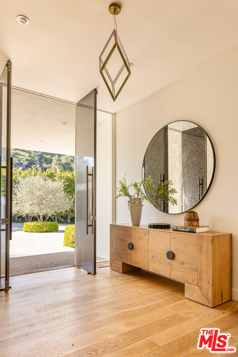 Inviting Mid-Century Modern