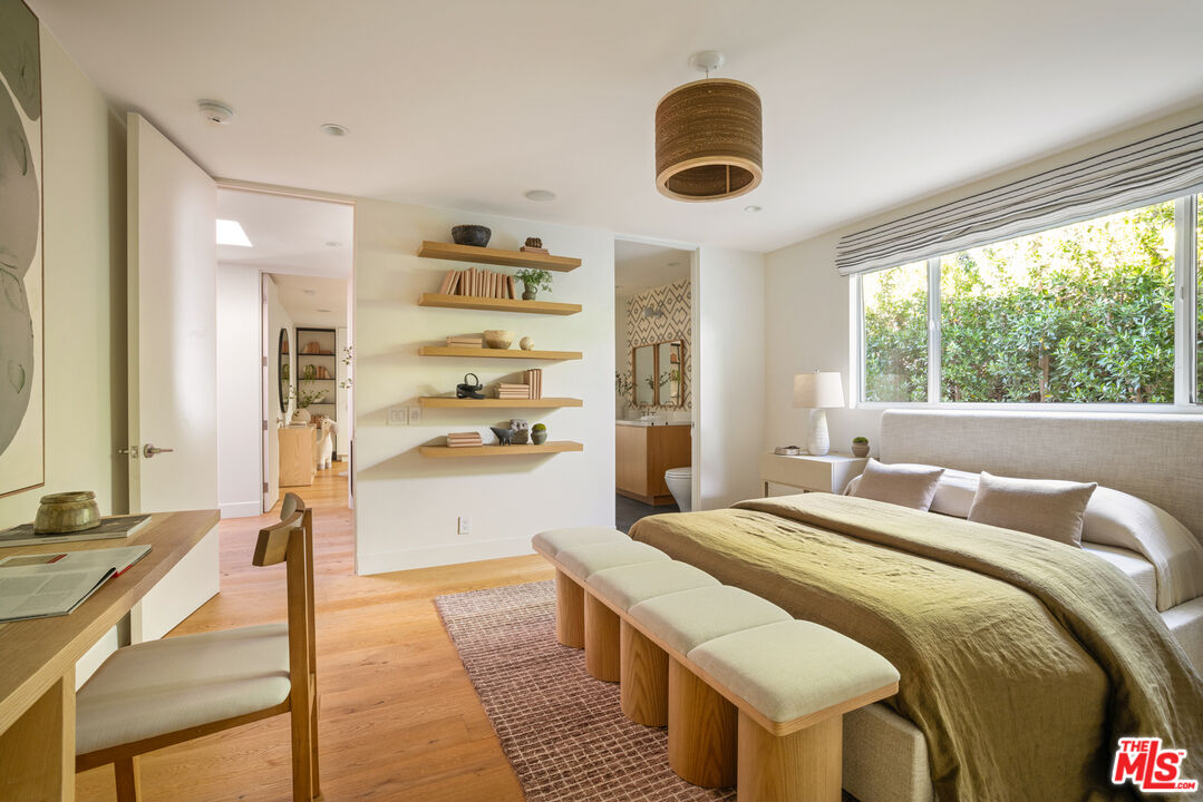 Inviting Mid-Century Modern