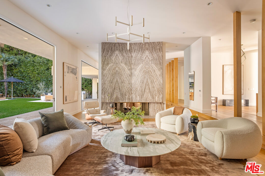 Inviting Mid-Century Modern