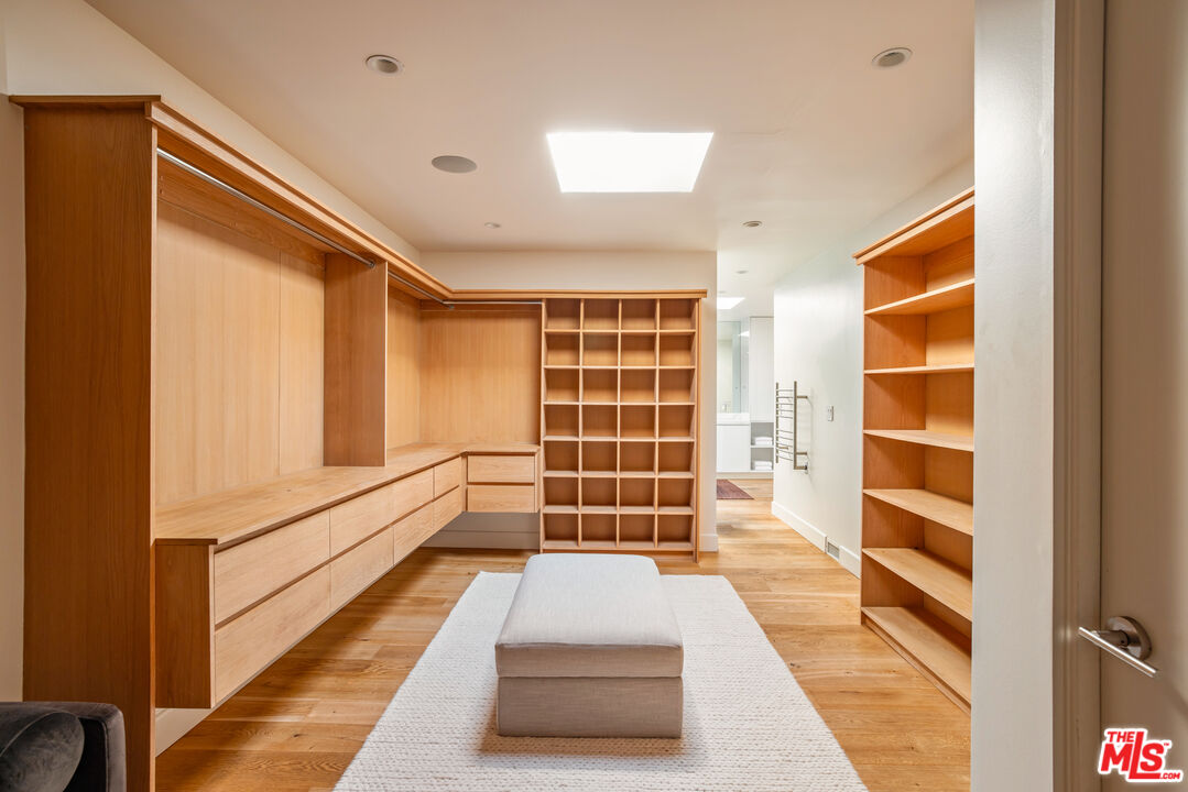 Inviting Mid-Century Modern