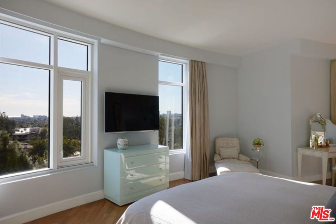1 W Century Dr Unit: 4A