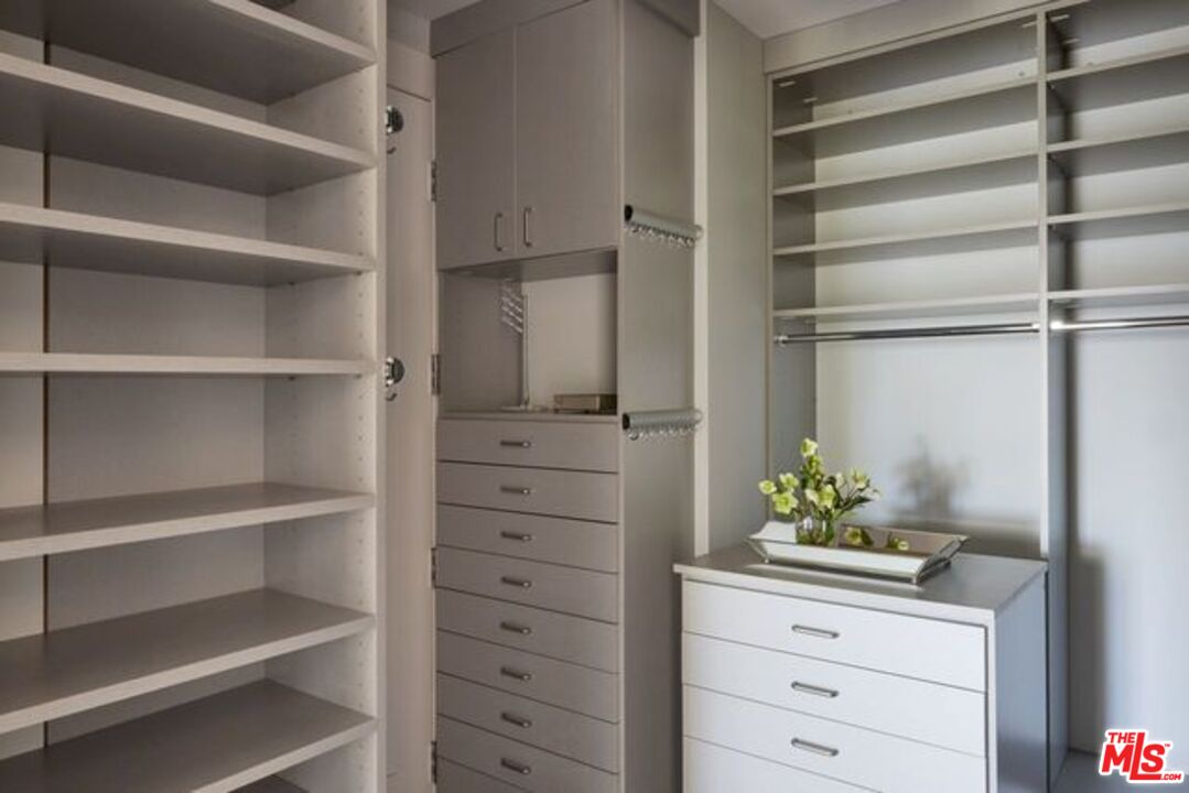 1 W Century Dr Unit: 4A
