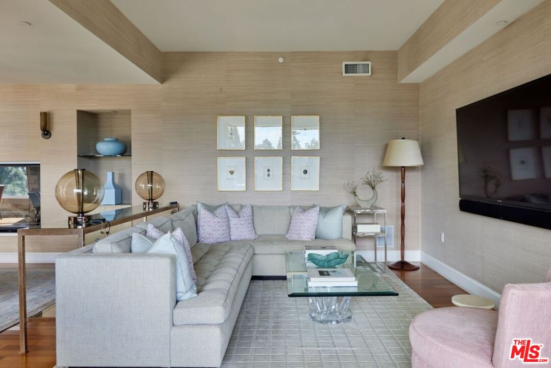1 W Century Dr Unit: 4A