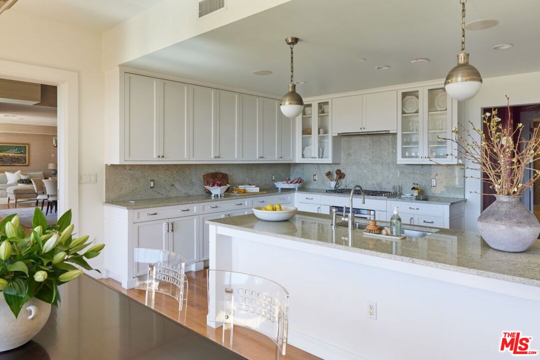 1 W Century Dr Unit: 4A