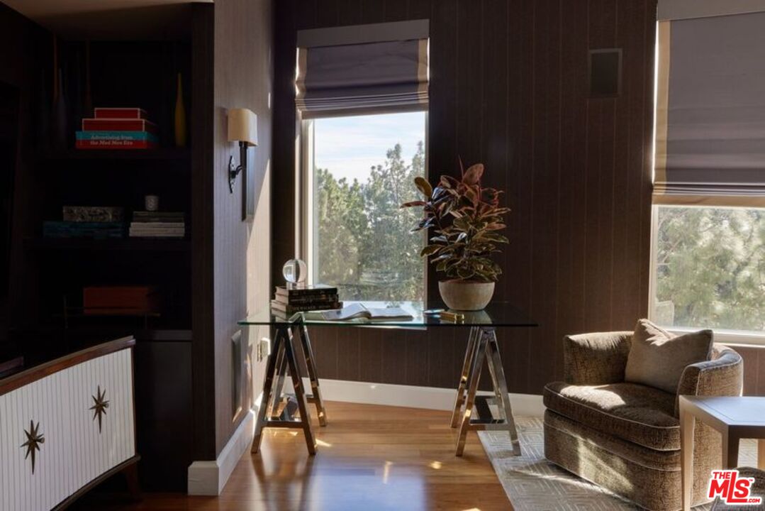 1 W Century Dr Unit: 4A