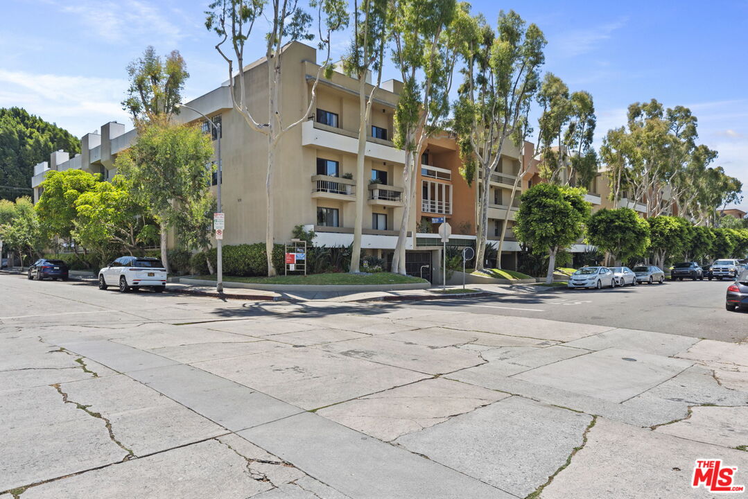 750 N Kings Rd Unit: 124