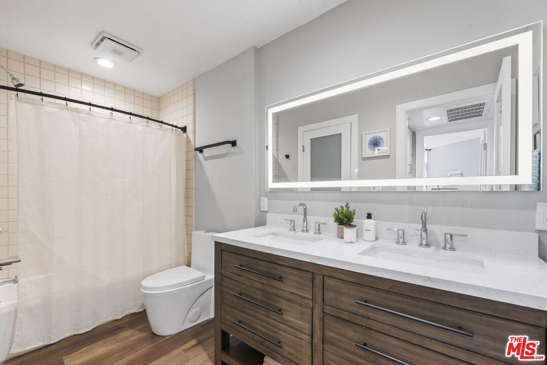 750 N Kings Rd Unit: 124