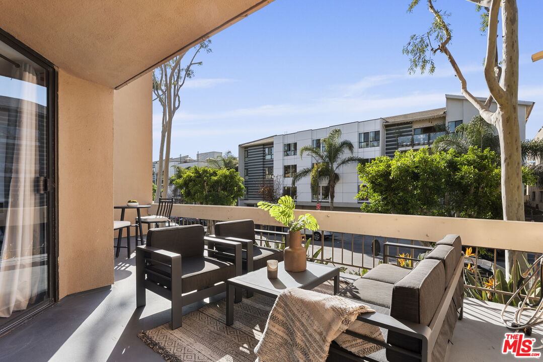 750 N Kings Rd Unit: 124