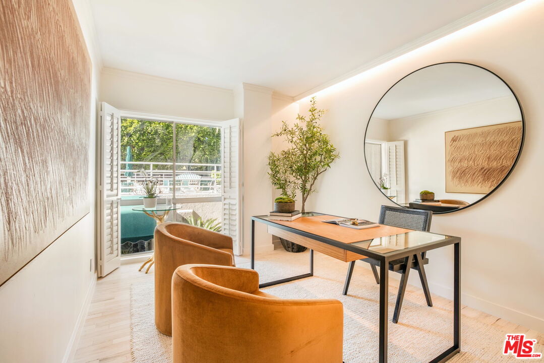 1131 Alta Loma Rd Unit: 116