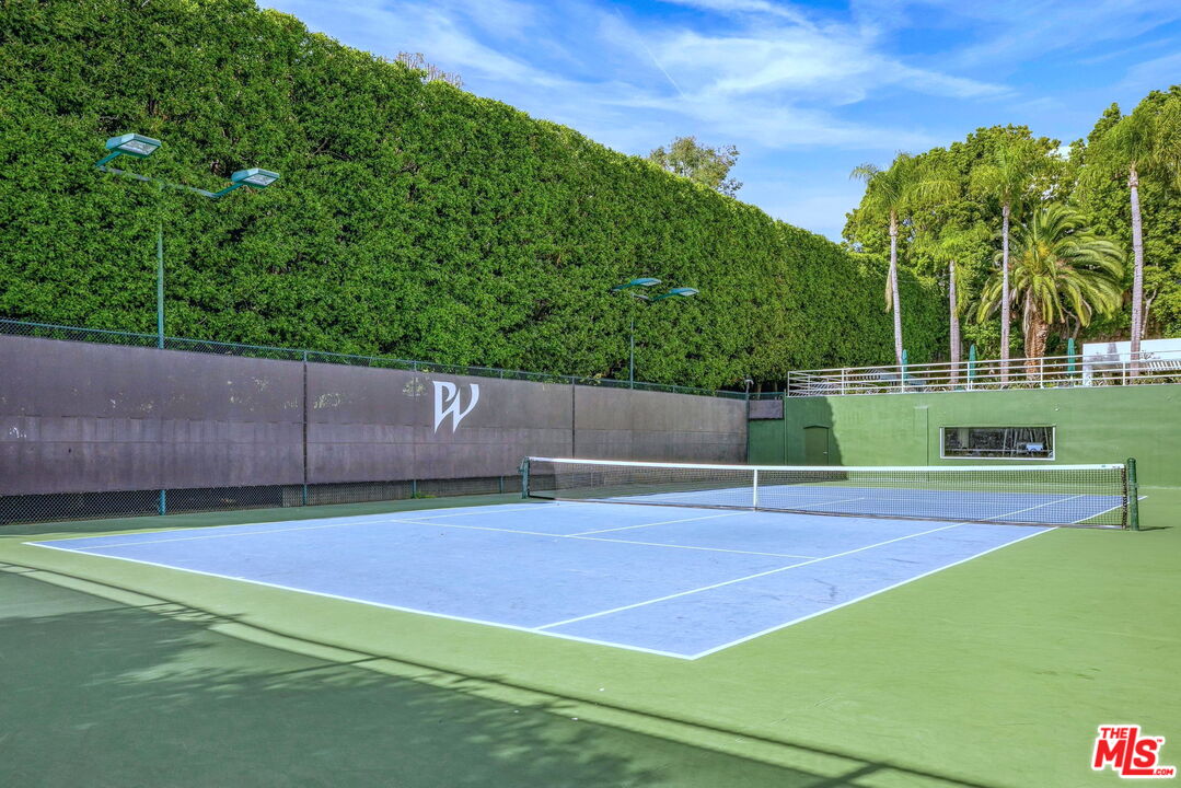 1131 Alta Loma Rd Unit: 116