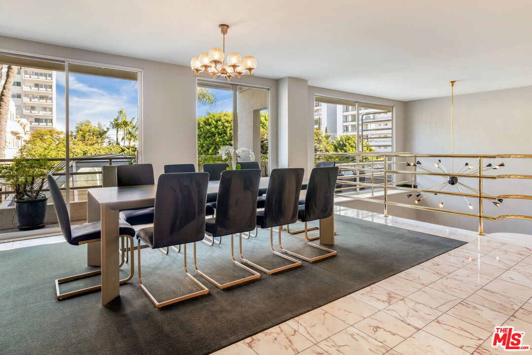 1131 Alta Loma Rd Unit: 116